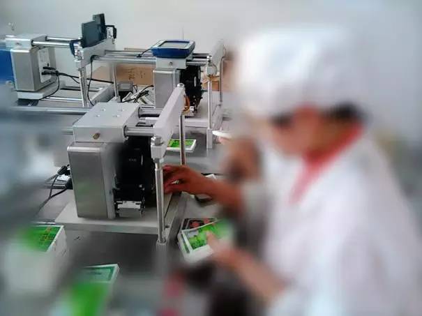 种子包装出产线操作现场