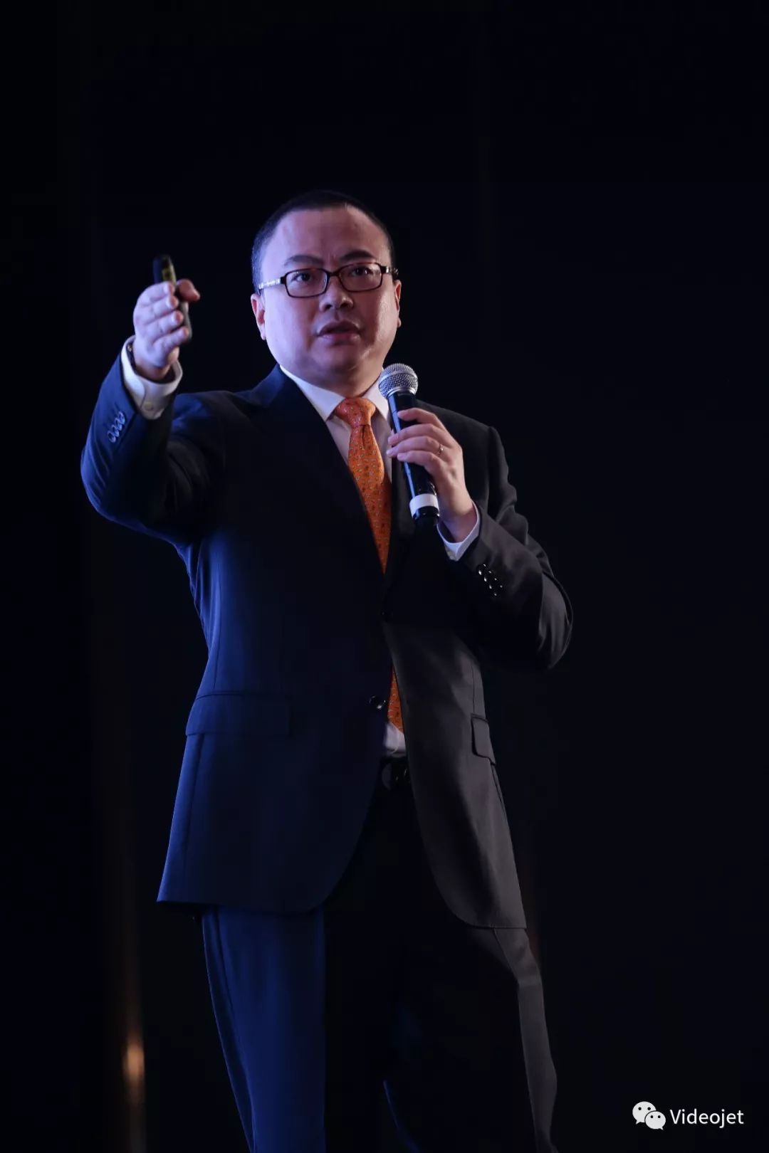 640_6 伟迪捷年会舞台讲话现场