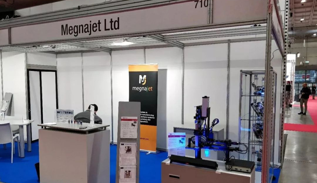 Megnajet Ltd展位的桌面设备与展示牌