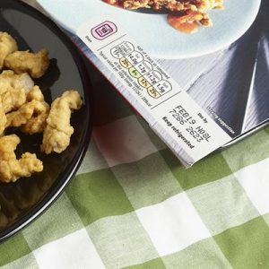 膨化食品包装上的营养成分与日期标识