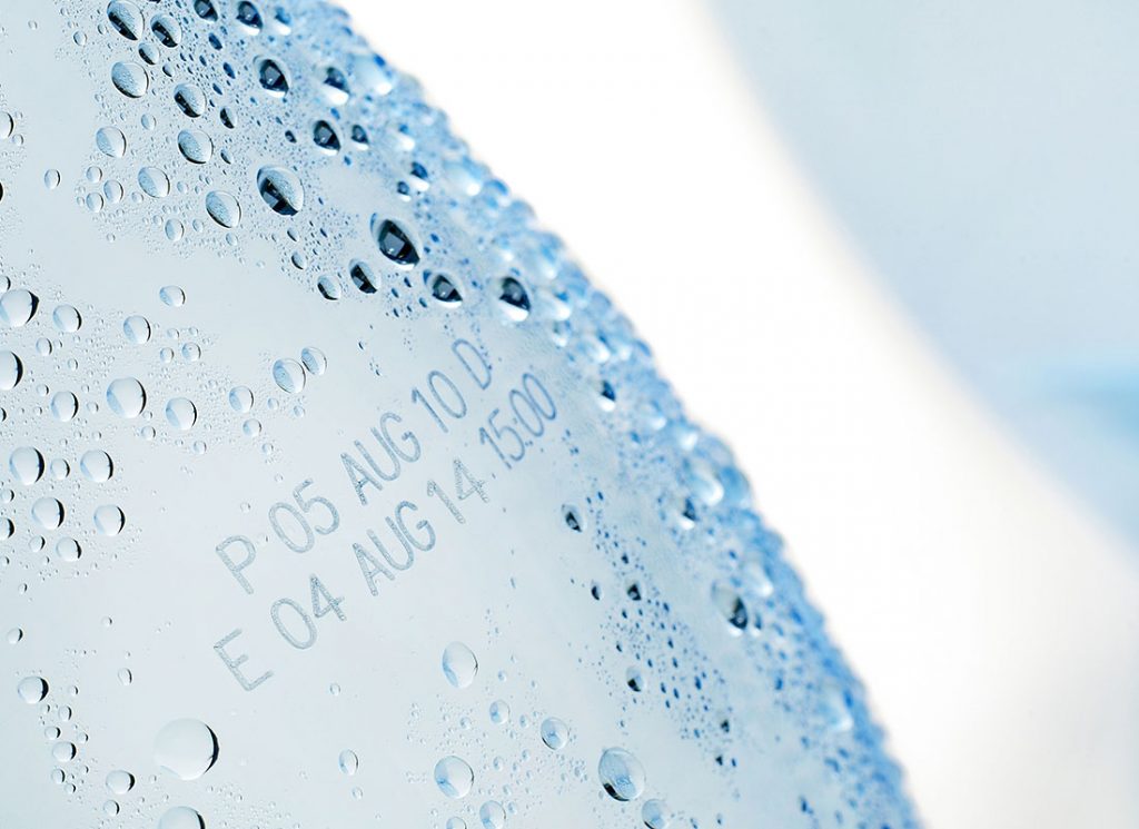 laser-code-on-a-wet-glass-bottle-1024x745 PET瓶激光喷码